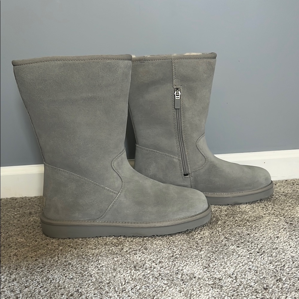 Ugg Calvin Boots - Women’s Size 9 (Gray)